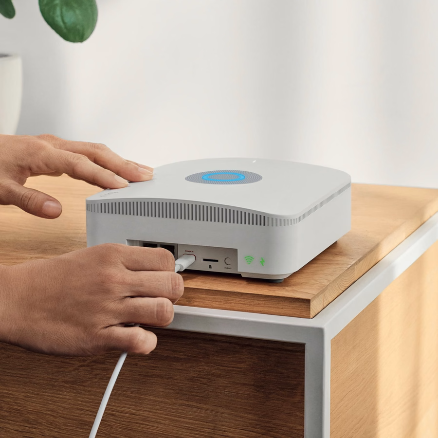 Alarm Pro-basisstation met ingebouwde griezelige Wi-Fi 6-router