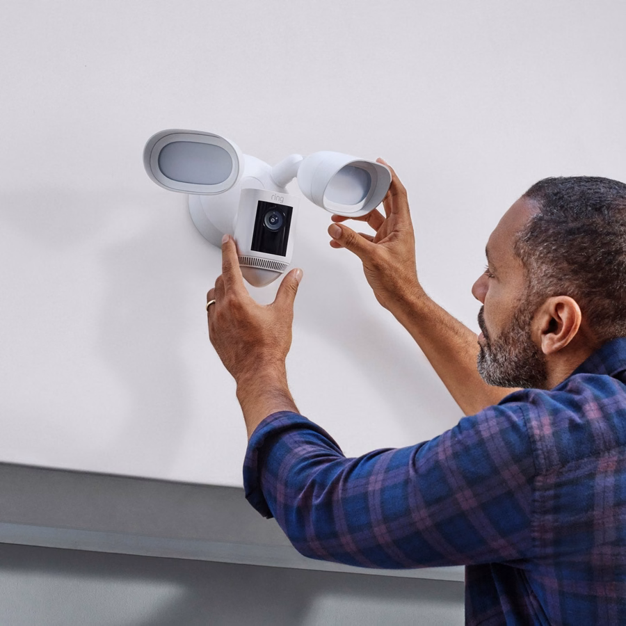 Floodlight Cam Pro - Met Retinal 2K