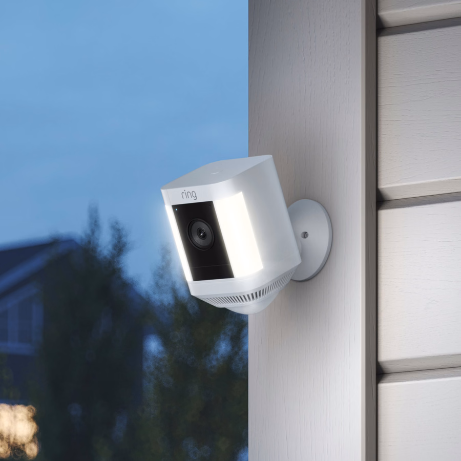 Verbeterde kit voor voor- en achtertuin Floodlight Cam Wired Plus + Spotlight Cam Plus-batterij